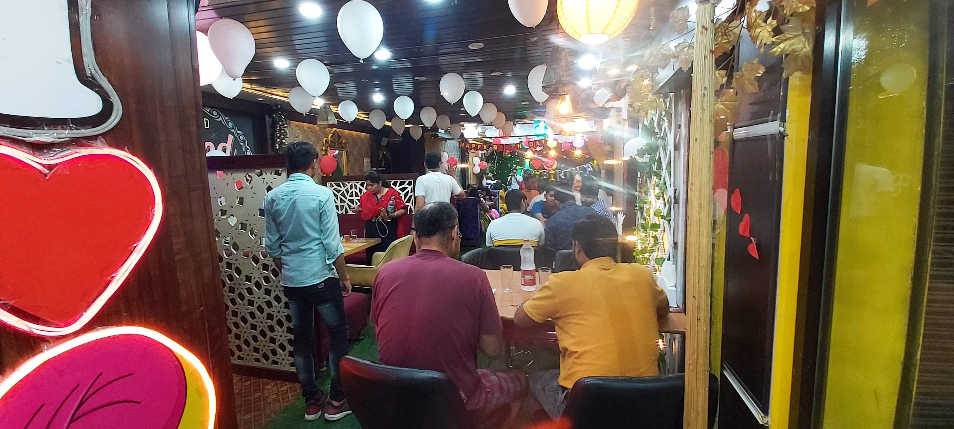 Sardaar Ji Dhaba dining area in Prayagraj